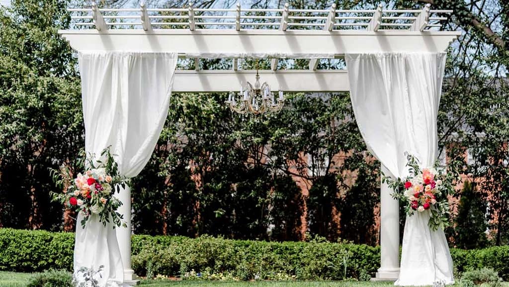 Tips to Decorate a Gazebo for a Wedding