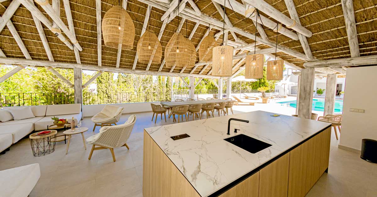 How to Thatch a Roof the Cape Reed Way